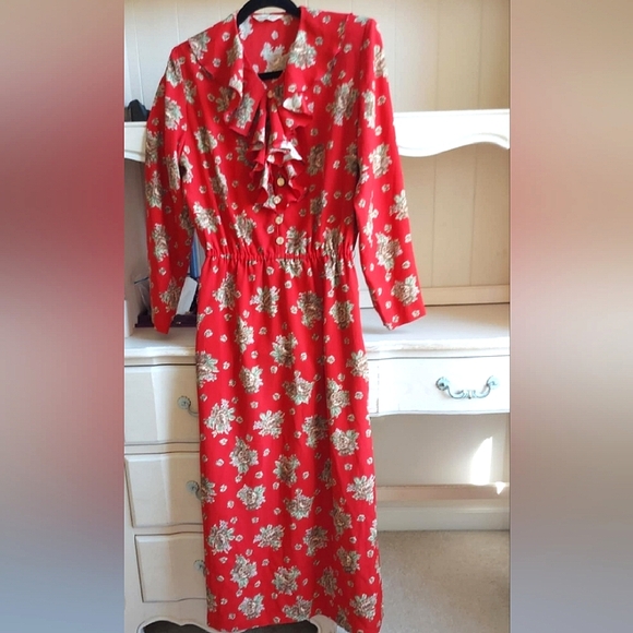 Mayson Grey Red and White Floral Maxi Dress with Pleated Ruffled Size 4 - Picture 1 of 3